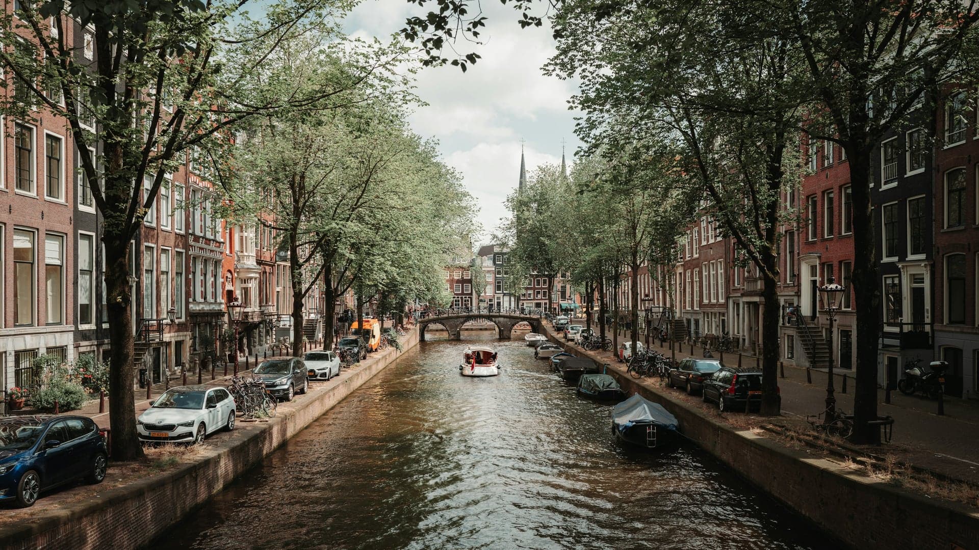 Amsterdam cityscape - Find secure storage facilities and self-storage units in Amsterdam