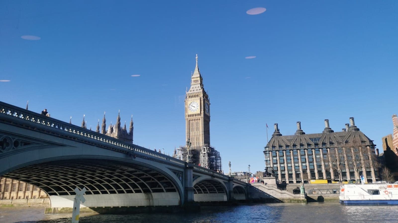 London cityscape - Find secure storage facilities and self-storage units in London