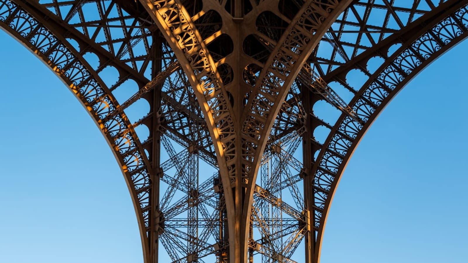 Paris cityscape - Find secure storage facilities and self-storage units in Paris